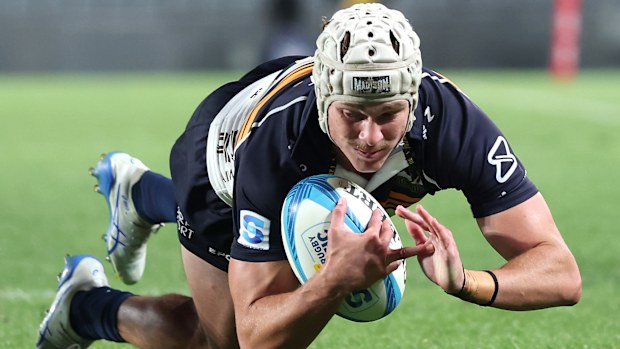 Declan Meredith of the Brumbies scores a try.
