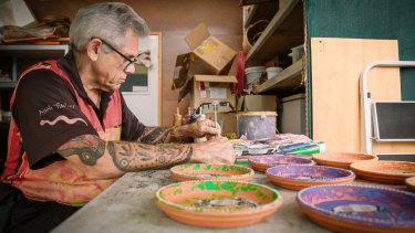 Michael Connolly at work at Dreamtime Kullilla Art at Redcliffe, Brisbane.