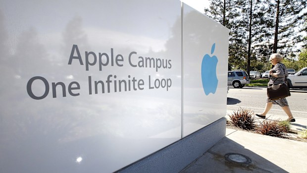 Stephen Fry visits Apple HQ and recalls the time he annoyed Steve Jobs