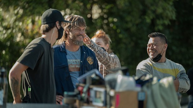 Travis Fimmel behind-the-scenes on Boy Swallows Universe S1.