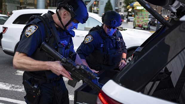 Manhattan shooting: Gunman kills four, including police officer, in New ...