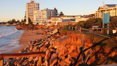 collaroy agree seawall residents extensive sandbagging