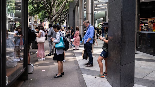 Workers generic Sydney CBD.