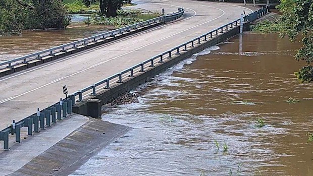 Peets Bridge Cairns flooding