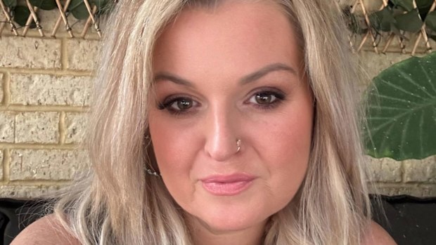 Perth hair and make-up artist Taryn Elliott's Facebook and Instagram accounts were suddenly suspended by Meta last week.