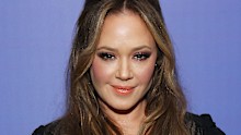 Leah Remini attends the International Documentary Association's 35th Annual IDA Documentary Awards held at Paramount Studios on December 07, 2019 in Hollywood, California. 