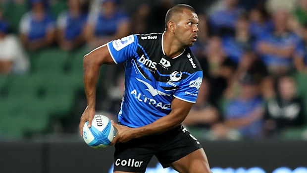Kurtley Beale of the Force passes the ball.