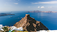 <p><strong>Where to pop the question:</strong> Skaros Rock, a rocky headland jutting out into the azure-blue Aegean Sea with panoramic views.</p>