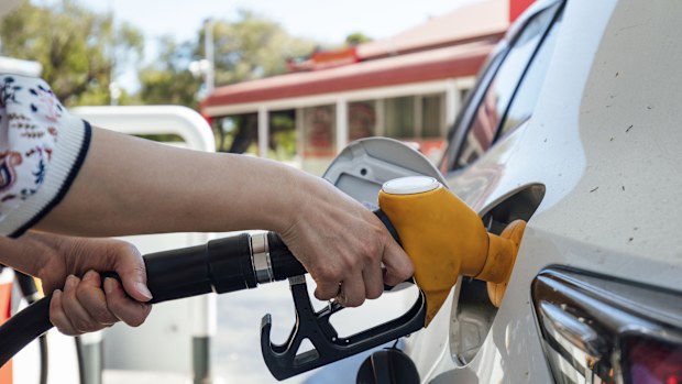 Petrol pump bowser
