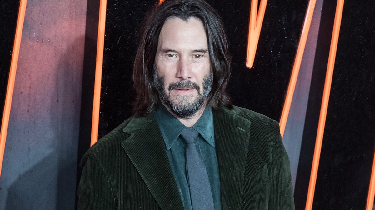 Keanu Reeves announces his broadway debut in the 2025 revival of Samuel ...