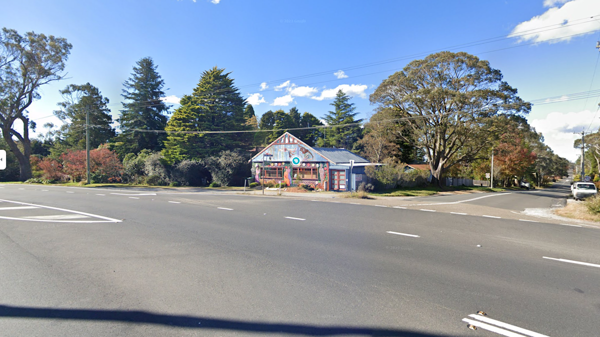 Blue mountains traffic: Pedestrian dies after being hit by truck | Nine ...