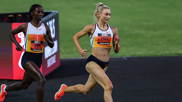 Jessica Hull leading the 1500m.