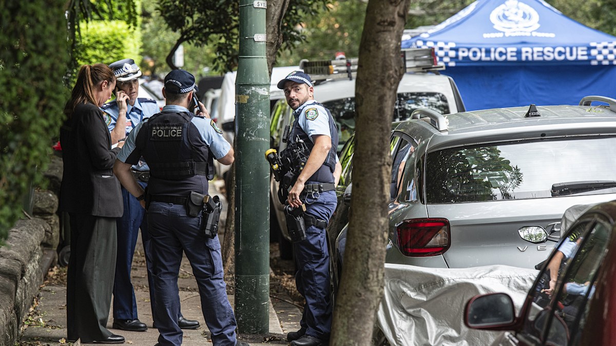 Potts Point: Armed man shot dead by police after allegedly attacking ...