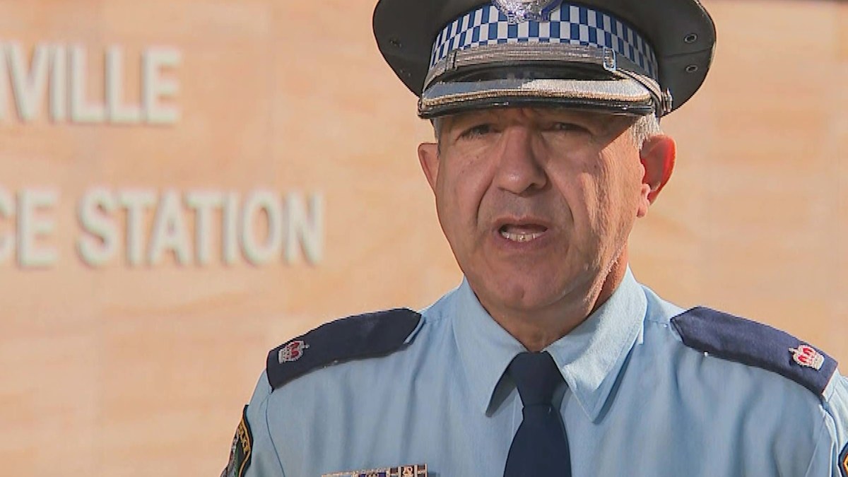 Police hunt man who fired shots after car chase through Sydney's west ...
