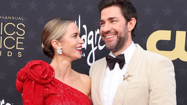 SANTA MONICA, CALIFORNIA - JANUARY 14: (L-R) Emily Blunt and John Krasinski attend the 29th Annual Critics Choice Awards at Barker Hangar on January 14, 2024 in Santa Monica, California. (Photo by Amy Sussman/WireImage,)