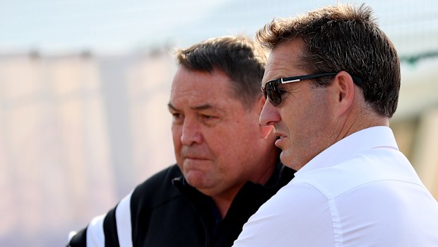 Mark Robinson talks with Steve Hansen during an All Blacks captain's run.