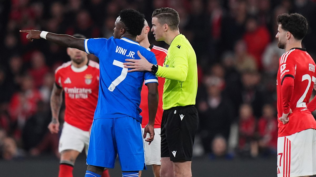 De wedstrijd tussen Real Madrid en Benfica werd stopgezet na de beschuldigingen van racisme door Vinicius Junior, Champions League, video