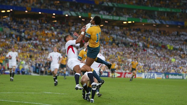 Lote Tuqiri scores a try for Australia in the 2003 Rugby World Cup final. Photo: Steve Christo