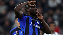 TURIN, ITALY - APRIL 04: Romelu Lukaku of FC Internazionale celebrates after scoring his team's first goal during the Coppa Italia Semi Final match between Juventus FC and FC Internazionale at Allianz Stadium on April 4, 2023 in Turin, Italy. (Photo by Sportinfoto/DeFodi Images via Getty Images)