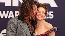 Adam Hyde (Keli Holiday) and Abbie Chatfield attends the 2025 ARIA Awards at Hordern Pavilion at Hordern Pavilion on November 19, 2025 in Sydney, Australia
