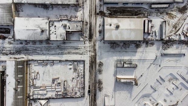 Snow-covered buildings are seen in Louisville, Kentucky, under freezing temperatures on December 23, 2022. - Nearly a million-and-a-half US power customers were in the dark Friday as a severe winter storm walloped the country, causing highway closures and thousands of flight cancellations days before Christmas. Heavy snow, howling winds, and air so frigid it instantly turned boiling water into ice took hold of much of the nation, including normally temperate southern states. (Photo by LEANDRO LO