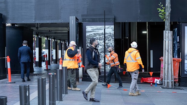 Workers outside the Reserve Bank of Australia.