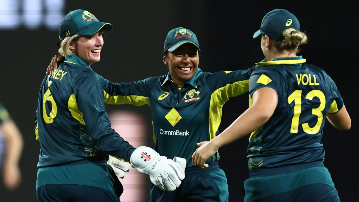 Women's Ashes 2025: Australia defeat England in first T20 match, retain ...