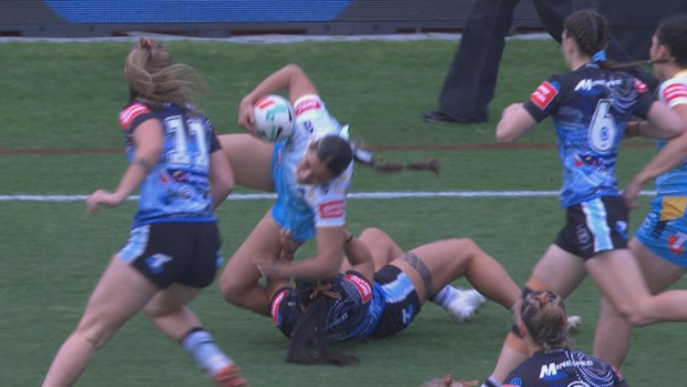Cronulla Sharks kaptanı Tiana Penitani Gray hip-drop tackle nedeniyle ceza aldı.