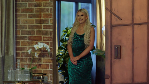 Caitlin arriving to Dinner Party alone
