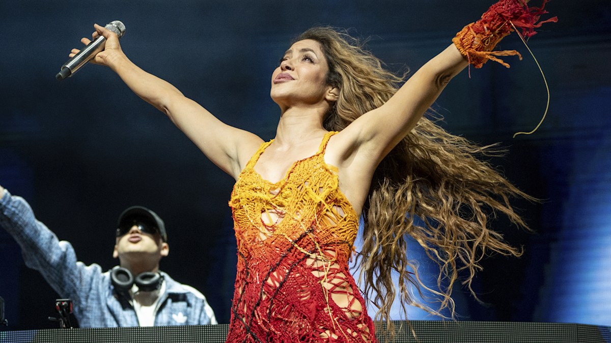 Global icons to headline Super Bowl style World Cup final show