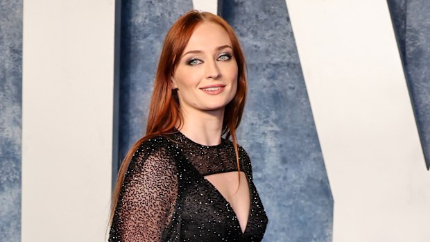 Sophie Turner attends the 2023 Vanity Fair Oscar Party Hosted By Radhika Jones at Wallis Annenberg Center for the Performing Arts on March 12, 2023 in Beverly Hills, California. 