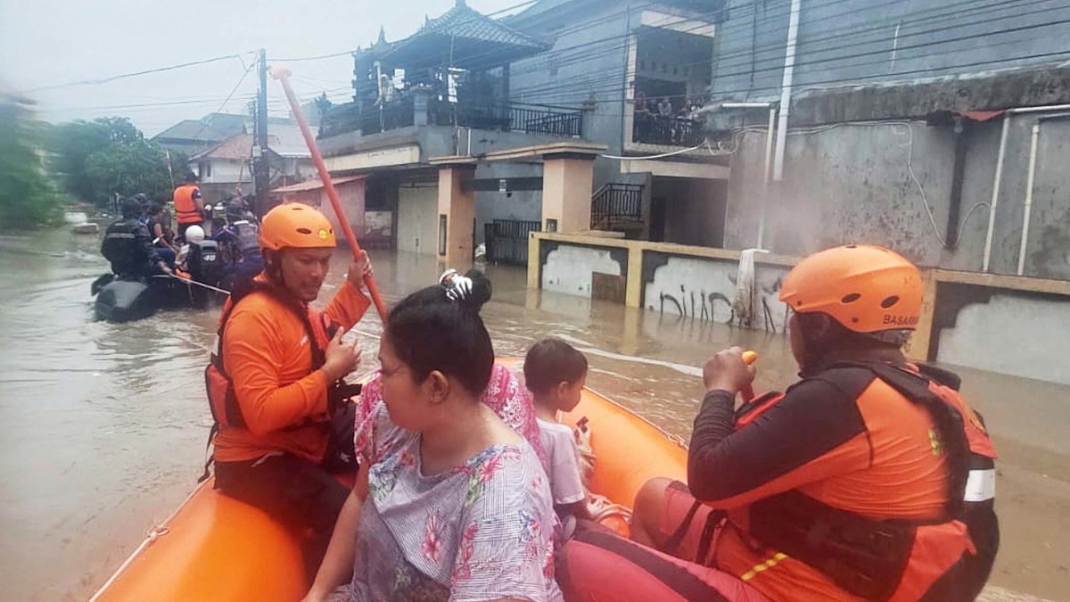 Bali floods update: Flash flooding in Indonesia leaves at least 11 dead ...