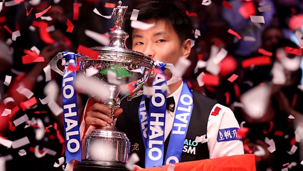 Zhao Xintong of China poses for a photo with the Halo World Snooker Championship trophy after after defeating Mark Williams of Wales (not pictured) in the Final match between Mark Williams of Wales and Zhao Xintong of China on  day seventeen of the Halo World Snooker Championship 2025 at Crucible Theatre on May 05, 2025 in Sheffield, England. (Photo by George Wood/Getty Images)