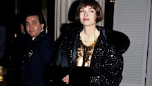 NEW YORK, NY : CIRCA 1989: Anna Wintour attends the Annual Costume Institute Exhibition Gala (1989) at the Metropolitan Museum of Art circa 1989 in New York City. (Photo by Barbara Rosen/IMAGES/Getty Images)