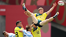 Henry Hutchison of Australia competes for the ball at Tokyo Stadium.