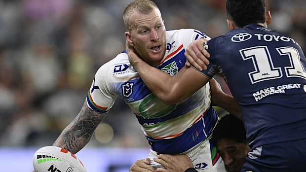 TOWNSVILLE, AUSTRALIA - JUNE 08: Mitch Barnett of the Warriors looks to pass the ball during the round 14 NRL match between North Queensland Cowboys and New Zealand Warriors at Qld Country Bank Stadium, on June 08, 2024, in Townsville, Australia. (Photo by Ian Hitchcock/Getty Images)