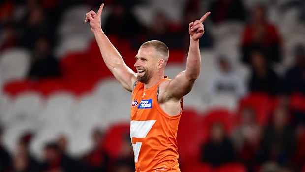 Jake Stringer, eski kulübüne karşı bir golü kutluyor.