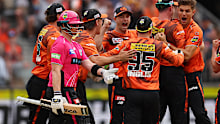 Aaron Hardie celebrates the wicket of Steve Smith.