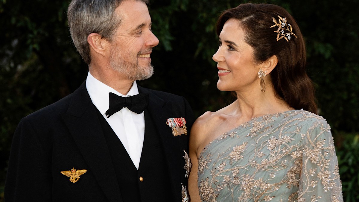 Queen Mary of Denmark Australia Tour 2026: Real reason Queen Mary did not  wear a tiara to state banquet, choosing Ole Lynggaard brooch instead with  Jesper Høvring gown | Exclusive | Nine.com.au