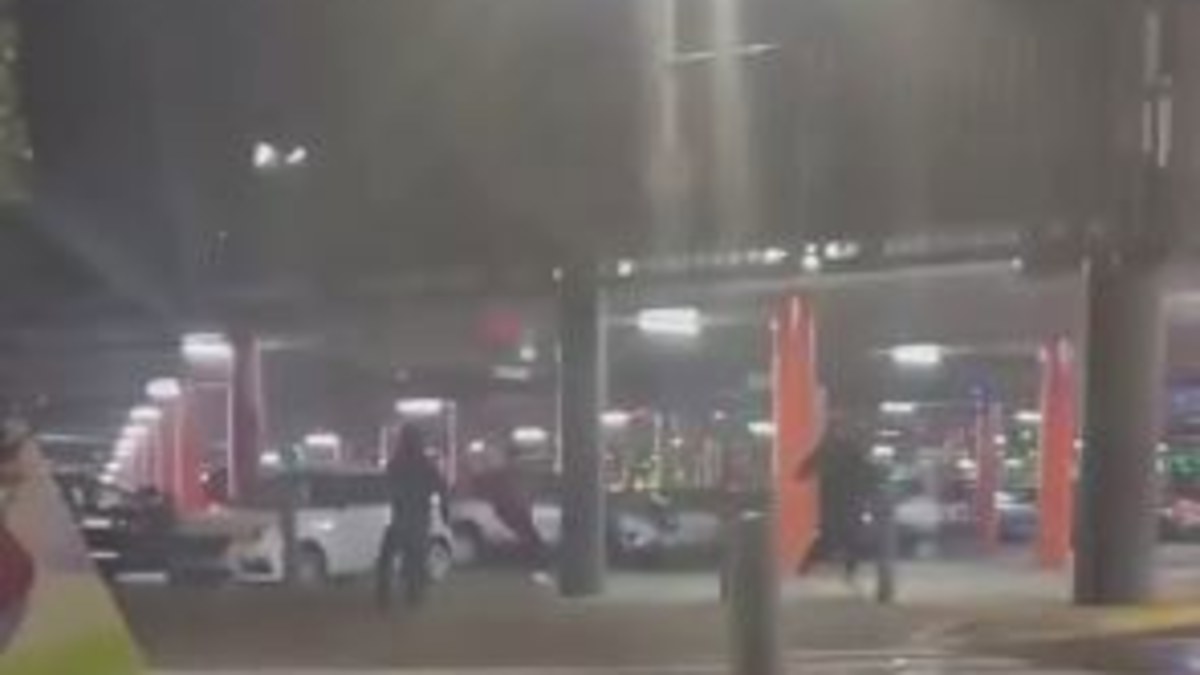Highpoint Shopping Centre: Assault involving 'edged weapon' unfolds at ...