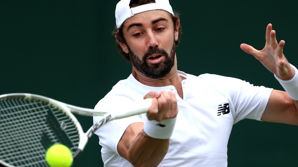 Crowd spurs Aussie to epic Wimbledon comeback