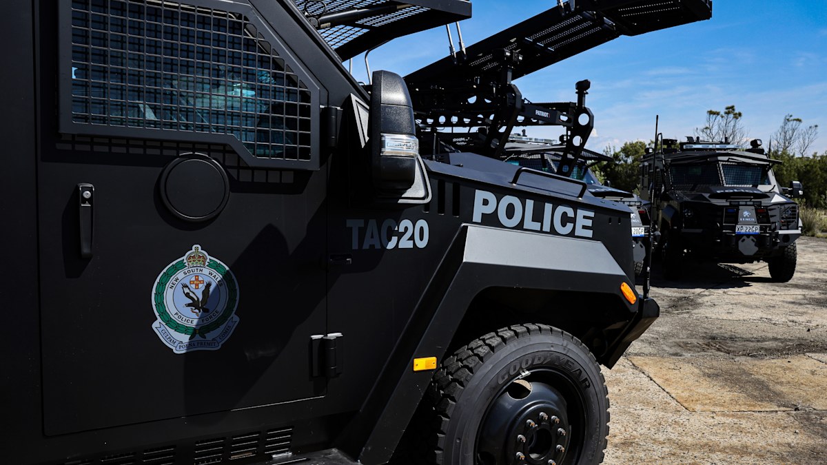 Inside the nine-tonne, V8-powered tactical 'Bearcat' used by police ...