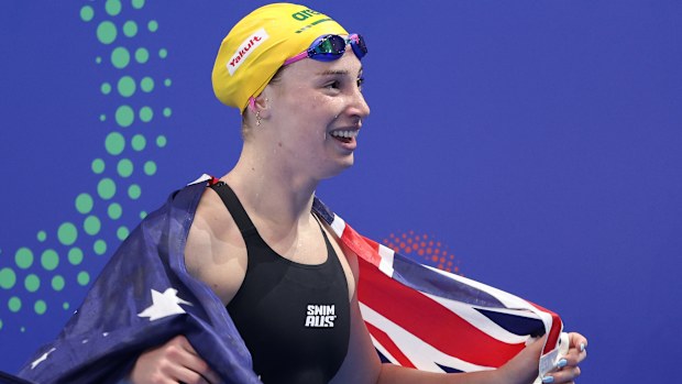 Mollie O'Callaghan kadınlar 200m serbestte altın madalya kazandı.