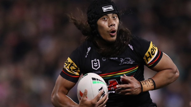 Jarome Luai of the Panthers runs the ball during the round 23 NRL match between Penrith Panthers and Melbourne Storm at BlueBet Stadium on August 04, 2023 in Penrith, Australia. (Photo by Jason McCawley/Getty Images)