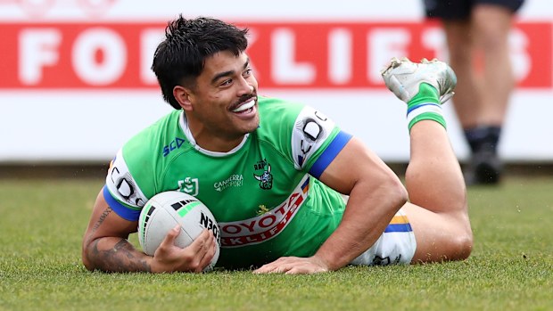 CANBERRA, AUSTRALIA - JULY 27: Matthew Timoko of the Raiders score a try with team mates during the round 21 NRL match between the Canberra Raiders and Newcastle Knights at GIO Stadium, on July 27, 2025, in Canberra, Australia. (Photo by Mark Nolan/Getty Images)