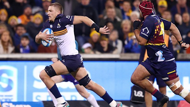 Charlie Cale of the Brumbies makes a line break at GIO Stadium.