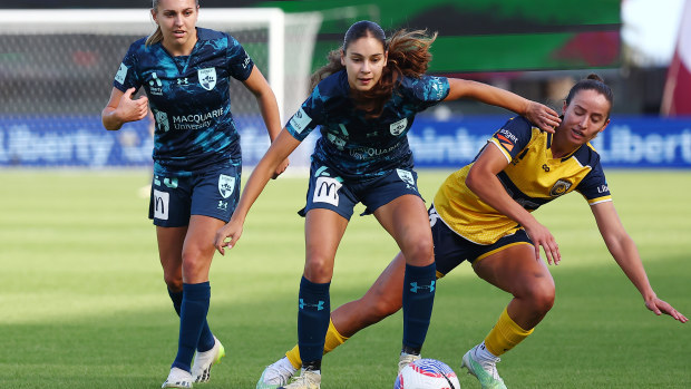Indiana Dos Santos of Sydney FC and Bianca Galic of the Mariners challenge for the ball.