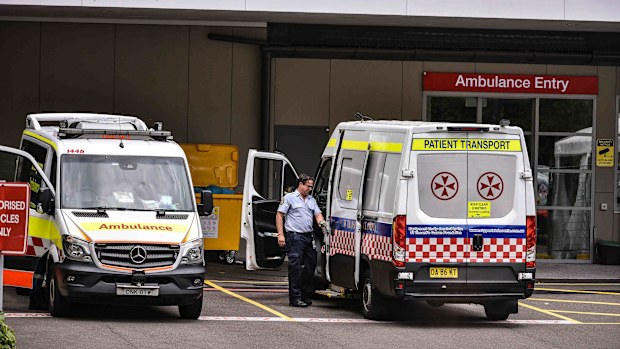 NSW workers across the ambulance, allied health, admin, catering, wards, cleaning and security areas will ask for a pay rise of more than 2.5 per cent. 