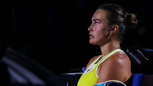 Australian Open 2025: Aryna Sabalenka sobs and smashes racquet after losing  the women's singles final to Madison Keys, reaction video