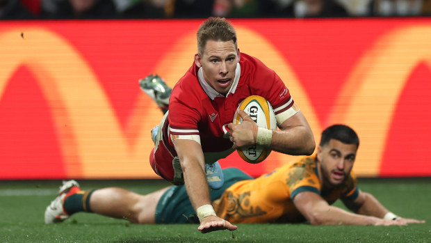 Liam Williams of Wales scores a try.